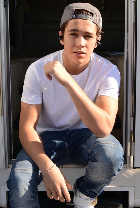 Austin Mahone Has a Special Message For All the "Mahomies" Out There Millions Of Followers, Carter Reynolds, Taylor Caniff, Brent Rivera, Austin Mahone, Emo Guys, Cameron Dallas, Big Sean, Celebrity Dads