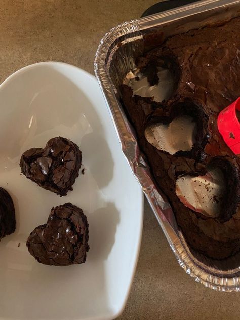 Heart Shaped Baking Aesthetic, Heart Brownies Aesthetic, Heart Baking Aesthetic, Brownies Heart Shaped, Brownie Cookies Aesthetic, Making Brownies Aesthetic, Heart Shape Brownies, Brownie Recipes Aesthetic, Aesthetic Brownies Pictures