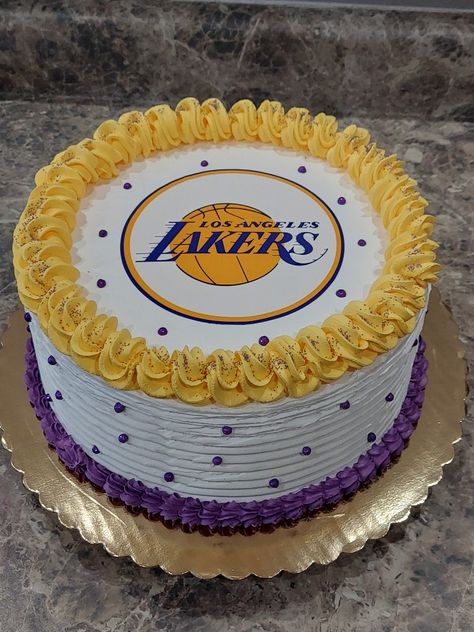 Lebron James Cake Ideas, Lakers Cake Birthday Basketball, Kobe Year Cake, Lakers Cake Ideas, La Lakers Cake, Lebron James Cake, Lakers Birthday Cake, Lakers Birthday Party, Lebron James Birthday