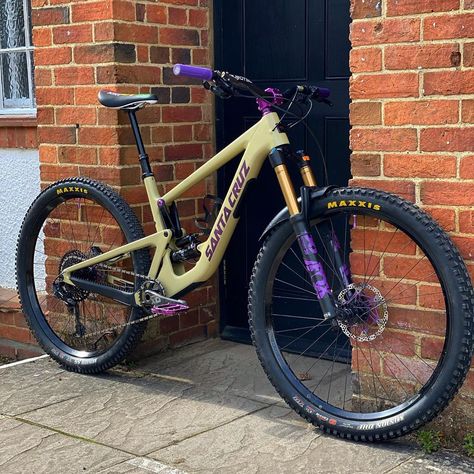 Pedalandspoke di Instagram "@purple_sammy13 master trail pixie ! His new Hightower V2 | Thanks for all your incredible work you do for the hills - enjoy your new bike…" Trek Mtb, Bmx Mountain Bike, Mt Bike, Dirt Jumper, Cycling Pictures, Trail Bike, Stunt Bike, Downhill Mountain Biking, Bicycle Mountain Bike