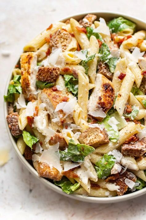 This is the BEST simple chicken caesar pasta salad recipe. It's loaded with tender pan-fried chicken, bacon, parmesan cheese, a homemade caesar dressing, croutons, and penne pasta. Fried Chicken Crispy, Homemade Caesar Dressing, Chicken Caesar Pasta, Homemade Caesar, Caesar Pasta Salad, Caesar Pasta, Chicken Caesar Pasta Salad, Chicken Crispy, Resep Salad