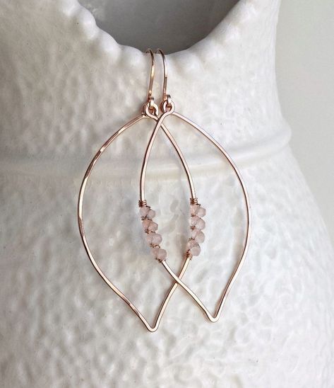 Pink Bead Earrings, Rose Gold Leaf, Hoops Silver, Bijoux Fil Aluminium, Hammered Hoop Earrings, Sensitive People, Bar Stud Earrings, March Birthstone, Handmade Wire Jewelry