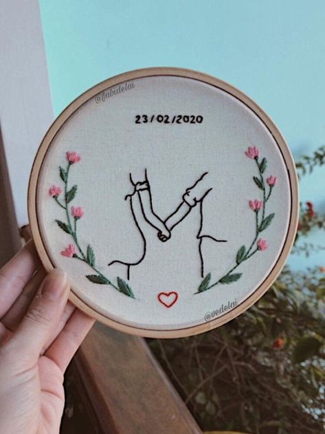 Simple Hand Embroidery Designs, Wedding Embroidery Hoop, Embroidery Hoop Art Diy, Valentine Embroidery, Clothes Embroidery Diy, Simple Hand Embroidery Patterns, Embroidery Lessons, Embroidery Tshirt, Hand Embroidery Patterns Flowers