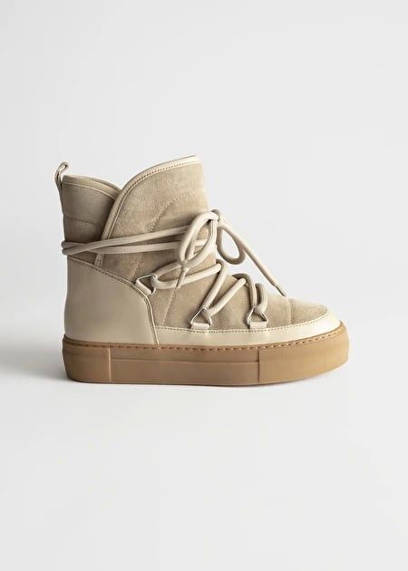 & Other Stories Shearling Lined Suede Snow Boots Pretty And Polished, Leather Snow Boots, Boots Beige, Ugly Shoes, Winter Fashion Boots, Snow Fashion, Shoe Trends, Metal Lace, Snow Shoes