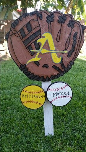 Sport Yard Sign Softball Banquet, Baseball Yard Signs, Baseball Diy, Fast Pitch Softball, Painted Burlap, Sports Locker, Backyard Baseball, Softball Crafts, Booster Club