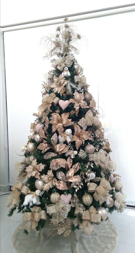 Nude Christmas Tree, Luxury Christmas Decor, Food Bouquet, Christmas Tree Inspo, Holiday Hostess Gifts, Christmas Tree Decorations Diy, Christmas Themes Decorations, Christmas Inspo, Beautiful Bouquet Of Flowers