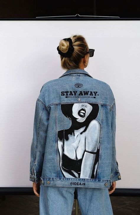 Paint On Clothes, Denim Jacket Diy Paint, Customised Denim Jacket, Diy Denim Jacket, Painted Clothes Diy, Hand Painted Denim Jacket, Moda Denim, Denim Art, Painted Denim Jacket