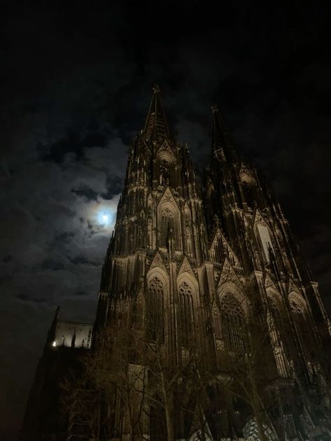 Cathedral At Night Aesthetic, Goth Cathedral Aesthetic, Old Gothic Castle, Roman Gothic Aesthetic, Cologne Cathedral Wallpaper, Cologne Cathedral Aesthetic, Cathedrals Aesthetic, Gothic Cathedral Wedding, Goth Cathedral