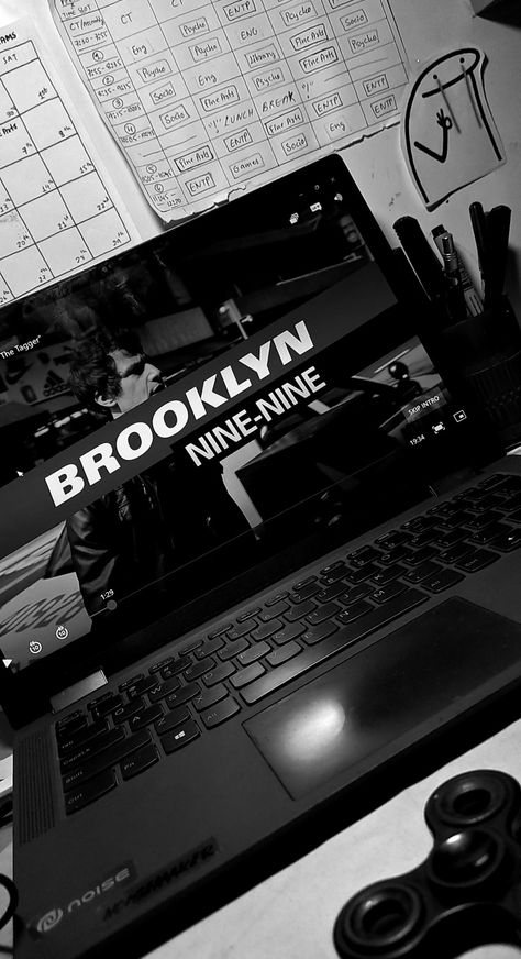 Wallpaper Brooklyn 99, Navya Core, Brooklyn Nine Nine Aesthetic, Brooklyn 99 Aesthetic, Brooklyn 99 Wallpapers, Jake Peralta, Brooklyn 99, Netflix And Chill, Brooklyn Nine Nine