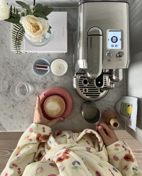 Coffee Lover Aesthetic, Home Coffee Station, Lover Aesthetic, Coin Café, Coffee Obsession, Aesthetic Kitchen, Coffee At Home, Life Vision Board, Home Aesthetic