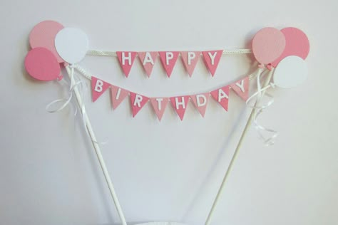 Handmade Personalised Cake Topper With bunting and balloons Diy Cake Topper Birthday, 달력 디자인, Cake Banner, Personalised Cake, Diy Cake Topper, Personalized Balloons, Cake Banner Topper, Balloons Birthday, Handmade Cake