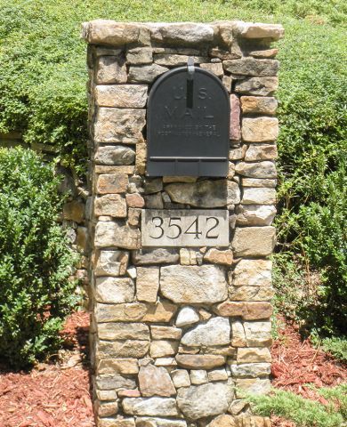 Stone Veneer | tracerystone.com Stacked Stone Mailbox Ideas, Masonry Mailbox Ideas, Stone Mailbox Designs, Rock Mailbox Ideas, Stone Mailbox Ideas Curb Appeal, Stone Mailbox Post, Stone Mailbox Ideas, Outdoor Upgrades, Mailbox Diy