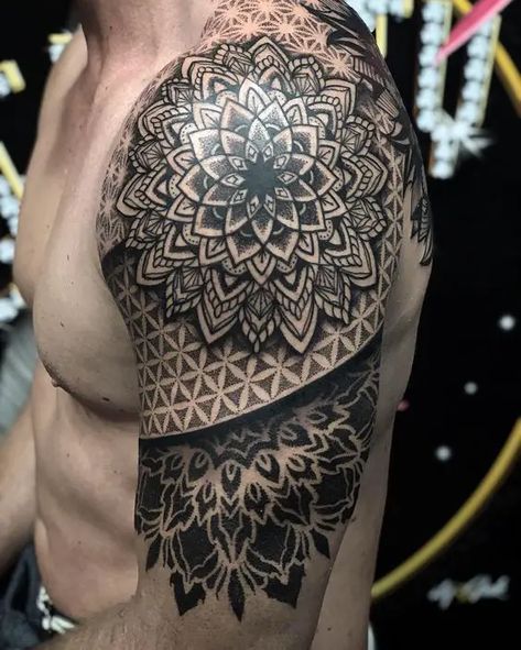 Tattoo On The Knee, Shoulder Mandala, Forearm Mandala Tattoo, Tattoos Artistic, Mandala Tattoo Men, Tato Maori, Geometric Tattoo Sleeve Designs, Flower Of Life Tattoo, Leg Sleeve Tattoos