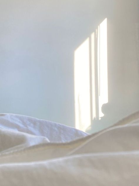 Sun Shining Through Window Aesthetic, Sun Through Window Aesthetic, Bright Morning Aesthetic, Morning Love Aesthetic, Morning Window Aesthetic, Calm Morning Aesthetic, White Bg Aesthetic, Sun Shining Through Window, Morning Light Aesthetic