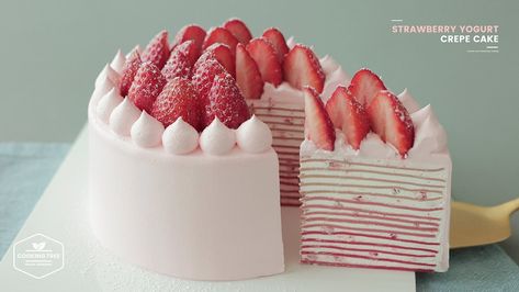 Strawberry Crepe Cake Recipe, Strawberry Crepe Cake, Halal Mode, Mille Crepes, Crepe Cake Recipe, Strawberry Crepe, Cooking Tree, Strawberry Crepes, Orange Cake Recipe