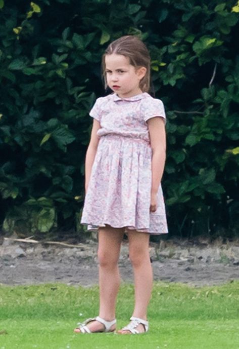 Princess Charlotte Dresses, Prince William Family, Princesa Charlotte, Princess Charlotte And Prince Louis, Charlotte Dress, Street Brands, Children Wear, Elisabeth Ii, Royal Babies