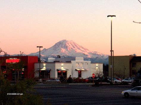 Federal Way, Washington - 2001-2003. Mt. Rainier is the foreground. Is beautiful no matter where you look at it. Federal Way Washington, Mt Rainer, Evergreen State, Mt Rainier, Travel Nursing, Pacific Northwest, Mount Rainier, Olympia, North West