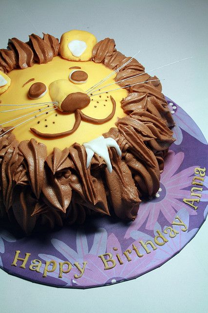 Lion birthday cake. You could put sparklers for the whiskers. That would be wicked. R. Circus Cat, Lion Birthday Cake, Lion Cake, Lion Birthday, Lion King Cakes, Lion King Birthday, King Birthday, Animal Cakes, Childrens Birthday Cakes