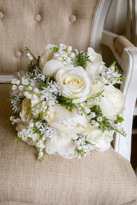 Elegant White Wedding Bouquets You Will Love Diy Wedding Flowers Bouquet, Bouquets Bridesmaids, Wedding Flowers Greenery, White Rose Wedding Bouquet, Wedding Flowers Roses, Peony Bouquet Wedding, Silk Wedding Bouquets, Wedding Bouquets Pink, Rose Wedding Bouquet