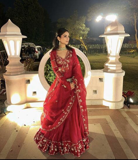 Best Indian Wedding Dresses, Latest Bridal Lehenga, Reception Outfit, Indian Outfits Lehenga, Lehenga Designs Simple, Indian Bride Outfits, Traditional Indian Dress, Indian Dresses Traditional, Traditional Indian Outfits