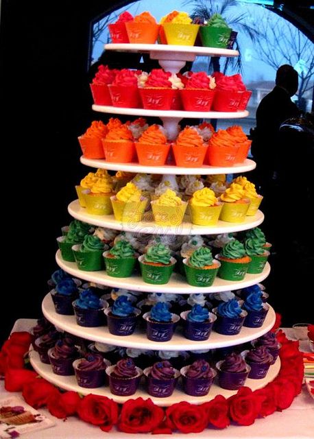 Rainbow Cupcake Wedding Tower Lgbtq Wedding Cakes, Rainbow Bachelorette Party Ideas, Trans Wedding Ideas, Lgbt Wedding Cakes, Rainbow Wedding Decorations, Gökkuşaği Pasta, Rainbow Wedding Theme, Rainbow Wedding Cake, Rainbow Wedding Dress