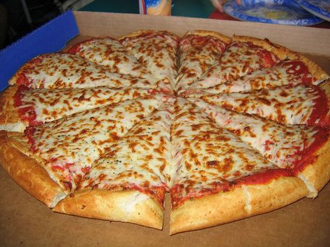 eatallthecalories Junk Food Snacks, Pizza Recipes Homemade, Delicious Pizza, Weird Food, Food Goals, Unhealthy Food, Food Obsession, Yummy Food Dessert, Food Cravings