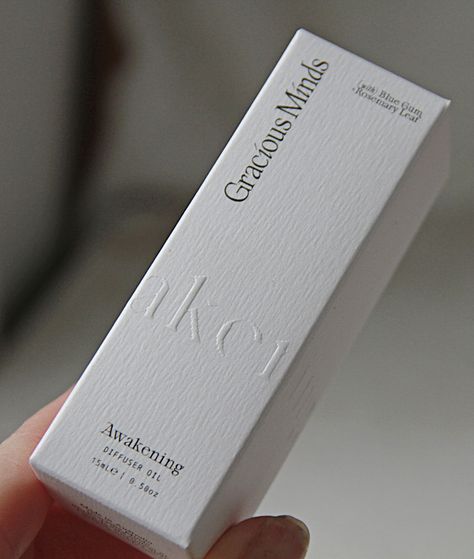 Gracious Minds - Cotton Paper sustainable skincare packaging. Product Box Design, Packaging Box Design, Sustainable Skincare, Packaging Label Design, 3d Mockup, 타이포그래피 포스터 디자인, Product Box, Skin Care Packaging, Skincare Packaging