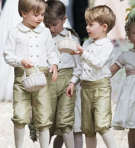 Arabella June on Instagram: “My favorite part of pippa's wedding...those little pageboy and flower girl outfits. (And pippa's dress, and the flowers!) . . . #Regram…” Pageboy Outfits, Pippas Wedding, Flower Girl Outfits, Pippa Dress, James Matthews, George Alexander Louis, Uk Photos, Pippa Middleton, Prince George