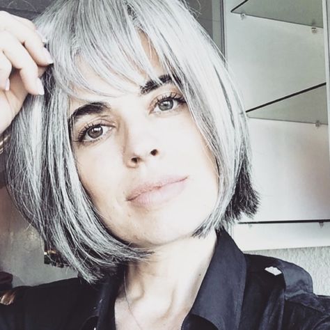 Hair Color Grey Silver, Grey Hair With Bangs, Grey Bob Hairstyles, Grey Hair Don't Care, Grey Hair Over 50, Gorgeous Gray Hair, Hair Silver, Grey Hair Inspiration, Beautiful Gray Hair