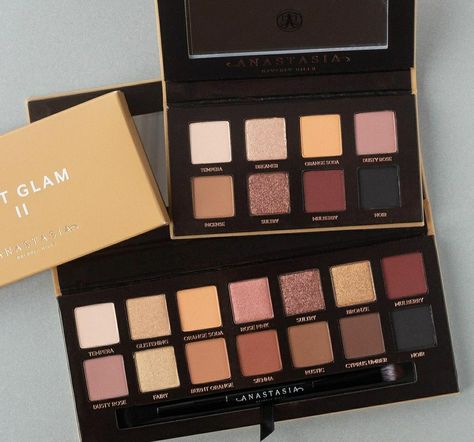 Abh Eyeshadow Palette, Makeup Items, Eyeshadow Palette, Scrunchies, Makeup Inspiration, Beauty Makeup, Makeup, Beauty