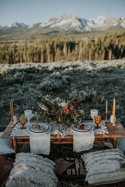 Maggie Grace, Picnic Inspiration, Picnic Decorations, Bohemian Wedding Inspiration, Boho Picnic, Picnic Wedding, Mountain Elopement, Desert Wedding, Oregon Wedding