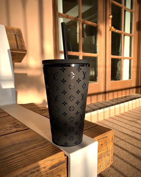 EverCrafted on Instagram: “Matte Black 16fl oz Tumbler. 💁🏽‍♀️👌🙌🏽. #cricutcrafts #teckwrapcraft #cricutdesignspace #adhesivevinyl #cricutaddict #starbuckscup…” Black Tumbler Ideas, Black Tumbler, Tumbler Ideas, Starbucks Cups, Cricut Ideas, Cricut Crafts, Adhesive Vinyl, Cricut Design, Matte Black