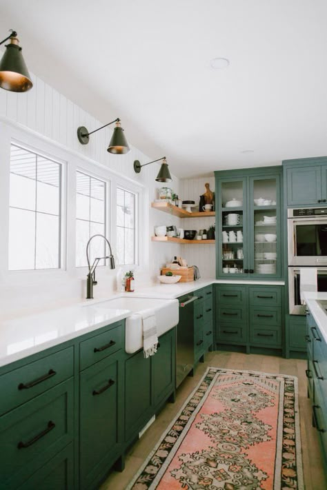 A round-up of the best green kitchen cabinet paint colors for the hottest bold kitchen color trend. #greenkitchen #kitcheninspiration #paintcolors #greenpaint #kitcheninspiration #boldkitchen #greencabinets #greenpaintcolor #paintinspiration #kitchentrend Hiasan Dalaman Dapur, Dapur Moden, Kitchen Color Trends, Kitchen Cabinet Inspiration, Bold Kitchen, Painted Kitchen Cabinets Colors, Kabinet Dapur, Green Kitchen Cabinets, Classic Kitchen