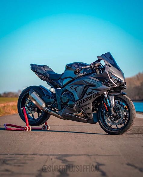 Honda Cbr650r, Bike Wallpaper, Cbr 600rr, Custom Sport Bikes, Honda Bikes, Best Bike, Bike Photoshoot, Bike Photography, Pretty Bike