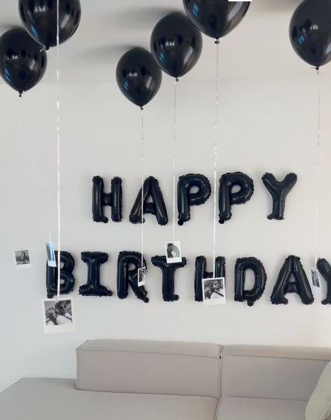 21 Boyfriend Birthday Ideas, Room Birthday Decoration Surprise, 20th Birthday Ideas Themes, 21 Bday Ideas, 28th Birthday Ideas, 18th Party Ideas, Boyfriends Birthday Ideas, Birthday Cake For Boyfriend, 30th Birthday Themes