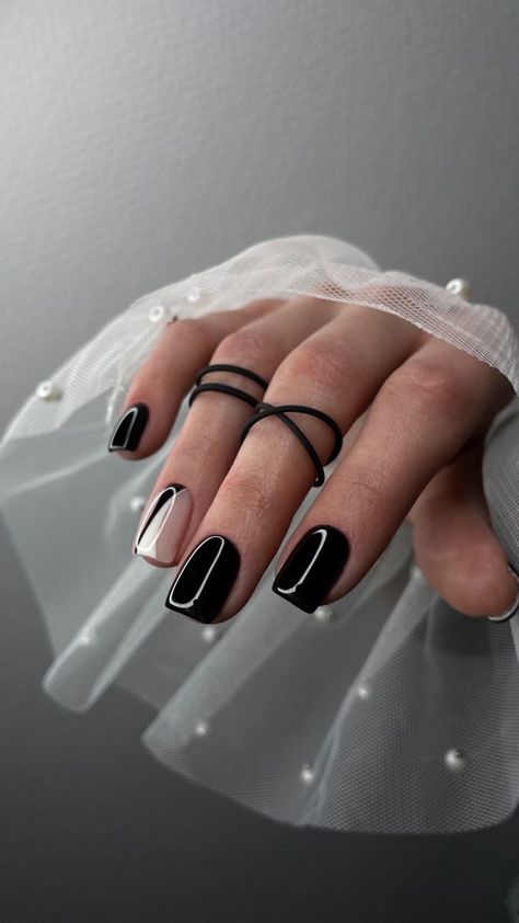 One Hand Nail Pose, Hand Poses For Nails, Nail Photography Ideas Instagram, Nail Poses Hands Instagram, Nail Fashion Photography, Nail Page Ideas, Instagram Nail Page Ideas, Nail Art Photography, Nail Poses