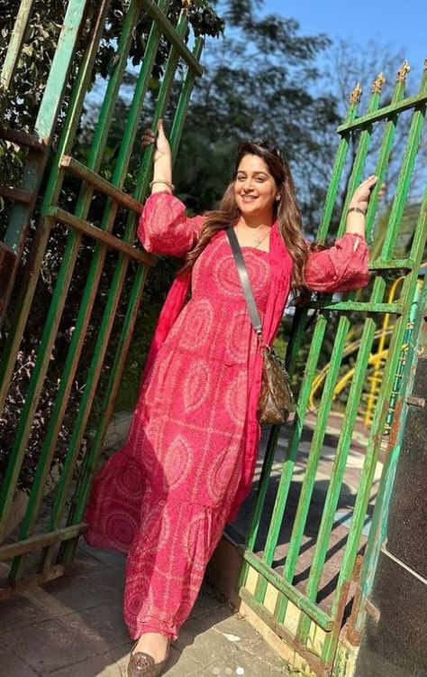 Popular television actress, Dipika Kakar Ibrahim, is expecting her first baby with her husband, Shoaib Ibrahim. The actress will welcome her child in July this year, and she's excited about the new chapter of her life. Recently, Dipika hit the headlines as reports were rife that she would leave her acting career after embracing motherhood. However, the mommy-to-be has finally reacted to the news of her quitting acting.
 
 Dipika Kakar reacts to reports about her quitting acting
 &... Sasural Simar Ka, Dipika Kakar, Shoaib Ibrahim, Baby News, Motherhood Journey, Lead Role, Acting Career, Expecting Baby, Shahrukh Khan