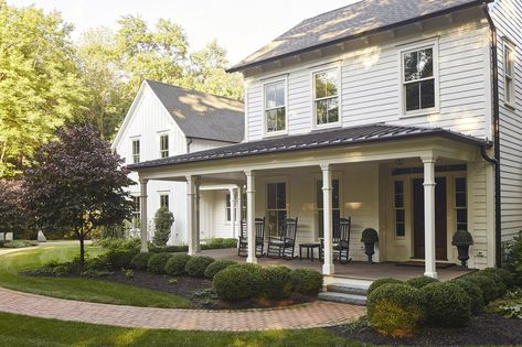 English Countryside Decor, Cottage Build, White Colonial, Fall Cottage, Colonial Farmhouse, Dream Farmhouse, Colonial Exterior, Farmhouse Ideas, White Farmhouse