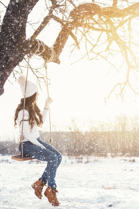 Happy woman and rope swing in winter landscape. Download it at freepik.com! #Freepik #photo #christmas #tree #winter #people Petite Winter Coats, Winter People, Photo Christmas Tree, Tree Winter, Happy Woman, Photo Christmas, Winter Coats, Winter Landscape, Premium Photo