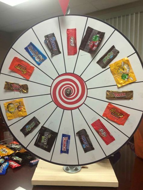 Candy prize wheel!  Would be fun to have other types of prizes on the wheel - love this idea for Primaries!! Fall Festival Games, Fete Ideas, Prize Wheel, Fall Carnival, Diy Carnival, Festival Games, Spring Carnival, School Carnival, Harvest Party