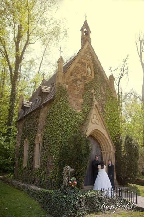 Church Building Design, Old Country Churches, Church Pictures, Dream Wedding Venues, Country Church, Old Churches, Cathedral Church, Church Architecture, Church Building