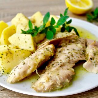 One-Pot Greek Lemon Chicken with Potatoes – Kotopoulo Lemonato Mediterranean Entrees, Lemon Chicken With Potatoes, Olive Tomato, Greek Chicken And Potatoes, Chicken With Potatoes, Mediterranean Cooking, Recipes Mediterranean, Med Diet, Greek Lemon Chicken