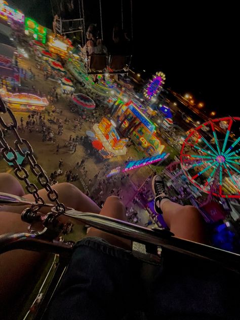 Fun House Carnival Aesthetic, Summer Aesthetic Carnival, Carnival Summer Aesthetic, Town Fair Aesthetic, Carnival At Night Aesthetic, Carnival Asthetic Picture, Small Town Festival Aesthetic, Night Carnival Aesthetic, Carnival Astethic