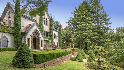 Sassafras Harry Potter manor brings magic to Dandenong Ranges market - realestate.com.au Potter Manor, Gothic Mansion, Harry Potter New, Stone Fireplace Surround, Harry Potter Movie, New Houses, Stone Stairs, Travertine Floors, Film Pictures