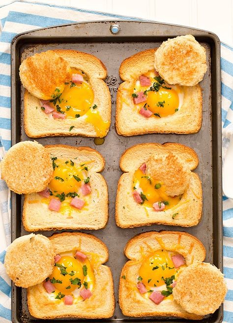 Ham And Cheese Baked Eggs in Toast. YUM. Cheese Baked Eggs, Ham And Cheese Baked, Egg Benedict, Easy Brunch Recipes, Cheese Baked, Breakfast Eggs, Egg Recipes For Breakfast, Munnar, Egg Muffins