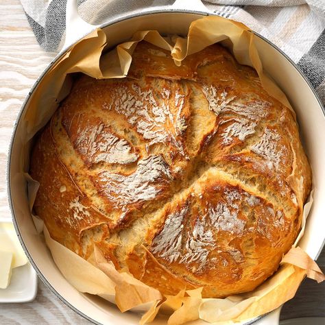 Dutch-Oven Bread Bread Recipe Dutch Oven, Recipe Dutch Oven, Crusty Bread Recipe, Cottagecore Recipes, Diner Ideas, Best Dutch Oven, Oven Bread, Dutch Oven Bread, Holiday Bread