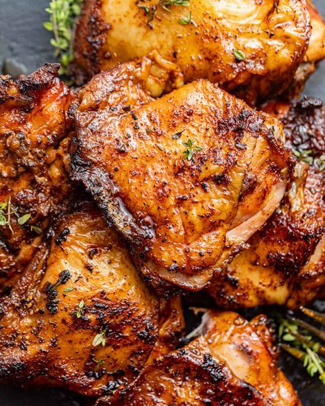 Smoked Chicken Thighs, Smoked Chicken Recipes, Chicken Thigh Marinade, Bone In Chicken Thighs, Delicious Chicken Salad, Chicken Rub, Grilled Chicken Thighs, Smoked Cooking, Boneless Chicken Thighs