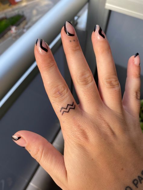 Aquarius Finger Tattoos For Women, Aquarius Tattoo Finger, Aquarius Hand Tattoo, Aquarius Symbol Tattoo, Tattooing Inks, 2023 Tattoo, Aquarius Symbol, Tattoo Fashion, Aquarius Tattoo