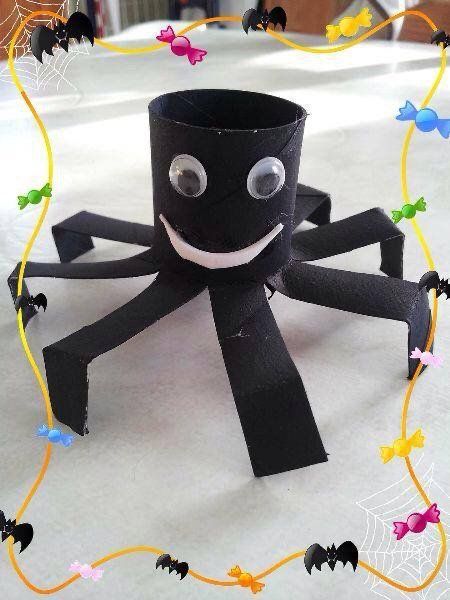 Un bricolage pour Halloween. Voici comment réaliser une araignée avec un rouleau en carton. Une activité manuelle pour les enfants et pour Halloween. Halloween Room Decor Diy, Thanksgiving Activities For Kindergarten, Halloween Tea Party, Bricolage Halloween, Toilet Roll Craft, Insect Crafts, Halloween Jokes, Spider Crafts, Toilet Paper Crafts