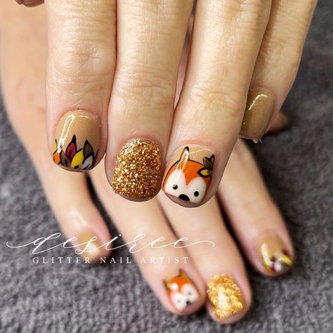 ⁣ .⁣ .⁣ .⁣ .⁣ .⁣ #arizonaartist #autumnnails #cosmoholicsalon #fallnails #foxnails #gelnail #gelnailsdesign #glitternails #glitters #longnails #nailart #naildesign #nailpro #nailsofinstagram #nailsoftheday Fall Animal Nails, Fox Nail Art Designs, Nail Fox Design, Fox Nail Art Fall, Fox Nails Designs Fall, Fall Pedicure, School Nails, Animal Nails, I Love Nails